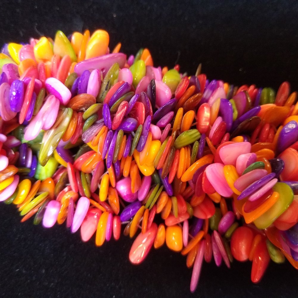 3/$10 Multi Color Shell Bracelet - Picture 2 of 5